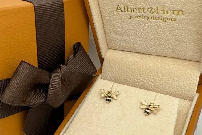 Earrings Earrings 14Kt Gold Bee with Diamonds Albert Hern