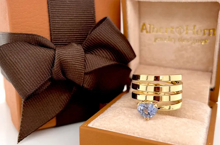 Ring 18kt Gold Spring Sapphire Heart Albert Hern Rings