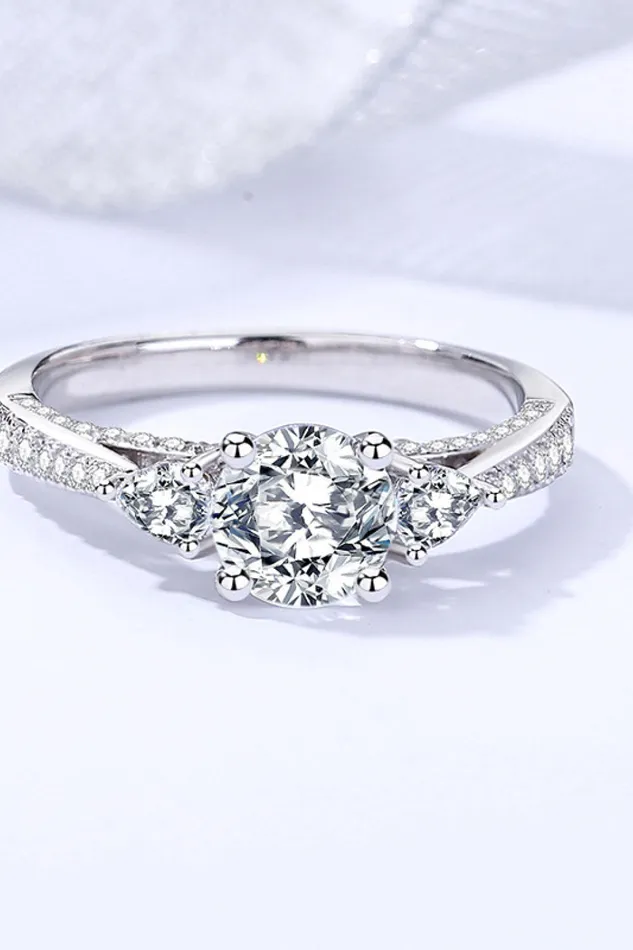 Trendsi Rings 1 Carat Moissanite 4Prong Side Stone Ring