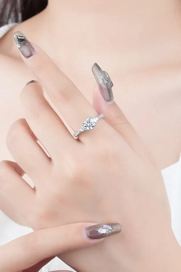 Trendsi Rings 1 Carat Moissanite 4Prong Side Stone Ring