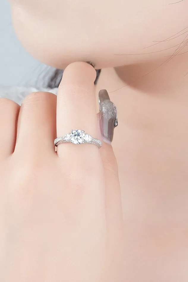 Trendsi Rings 1 Carat Moissanite 4Prong Side Stone Ring